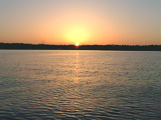 sunset.jpg (84127 bytes)