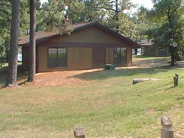 cabin1.jpg (54680 bytes)